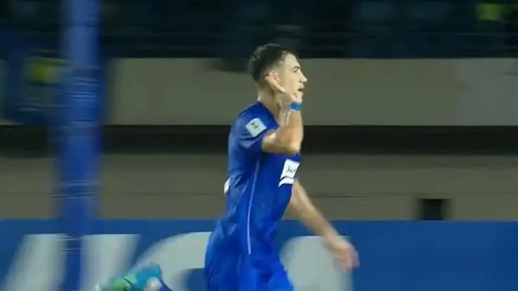 Mariano Peralta cetak gol kemenangan Persib